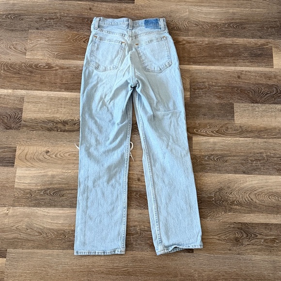 Abercrombie & Fitch Ultra High Rise 90’s Straight Leg Jeans - Picture 3 of 3